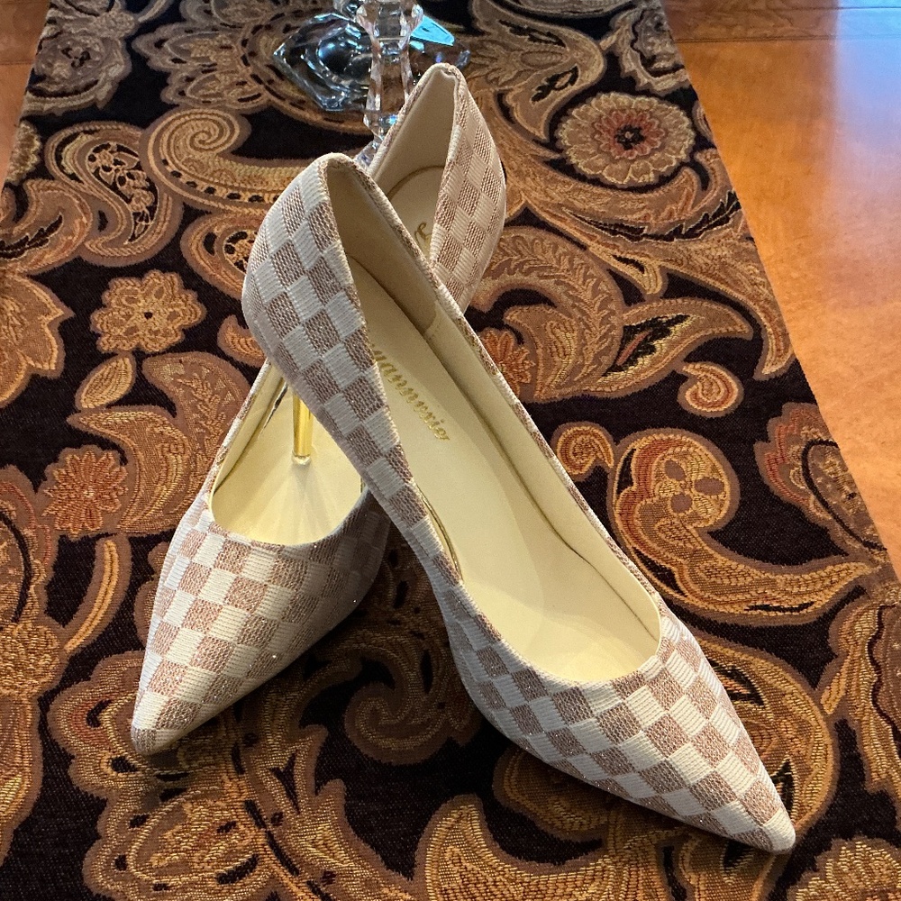 NWOT LIGUANNOXIE Cream & Gold Glitter Checked with GOLD Heels Size EU 41 US 10.5